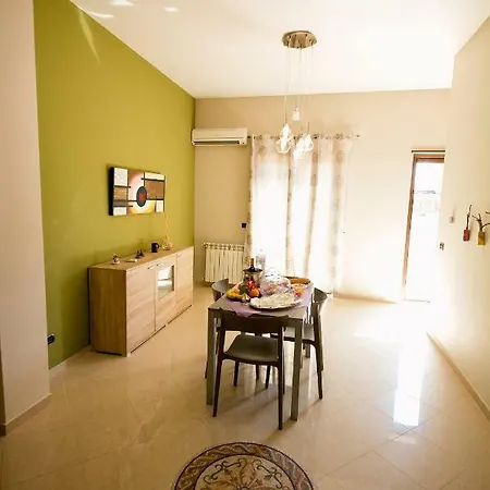 Sicilia Vacanze Apartment *